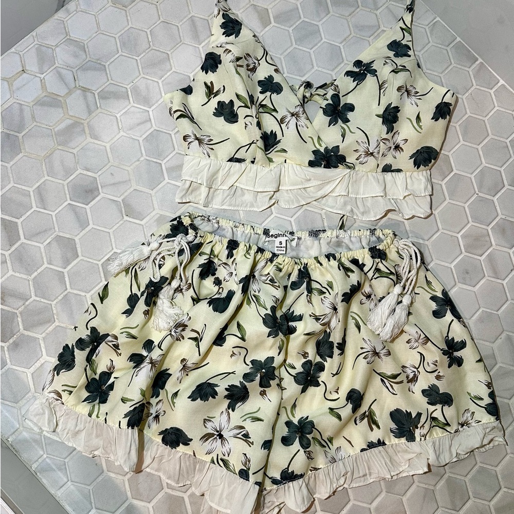 Floral Two Piece Ruffle set - Picture 6 of 6